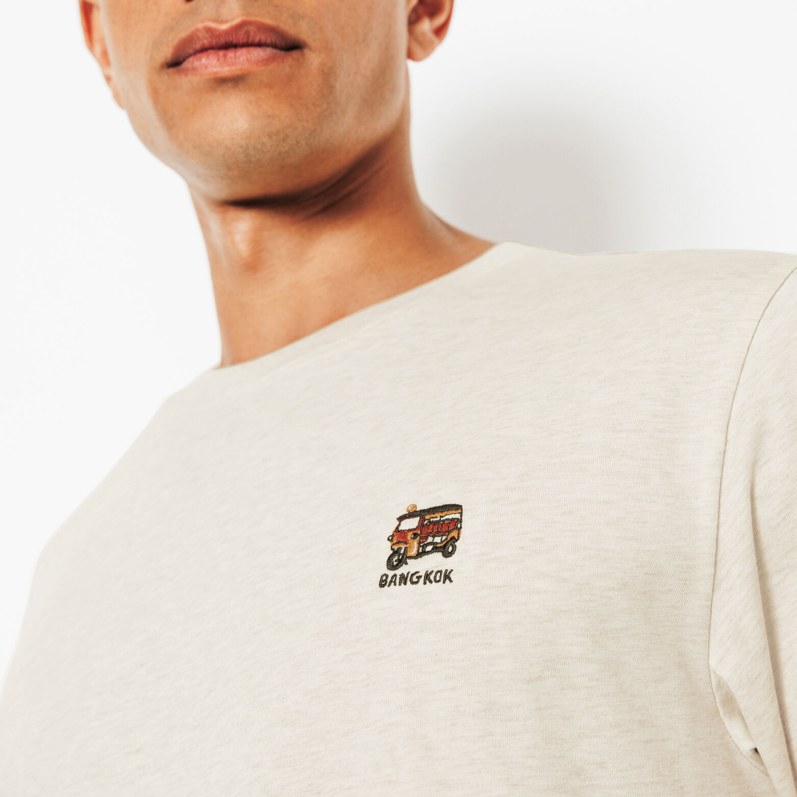 Tee shirt chiné brodé col rond