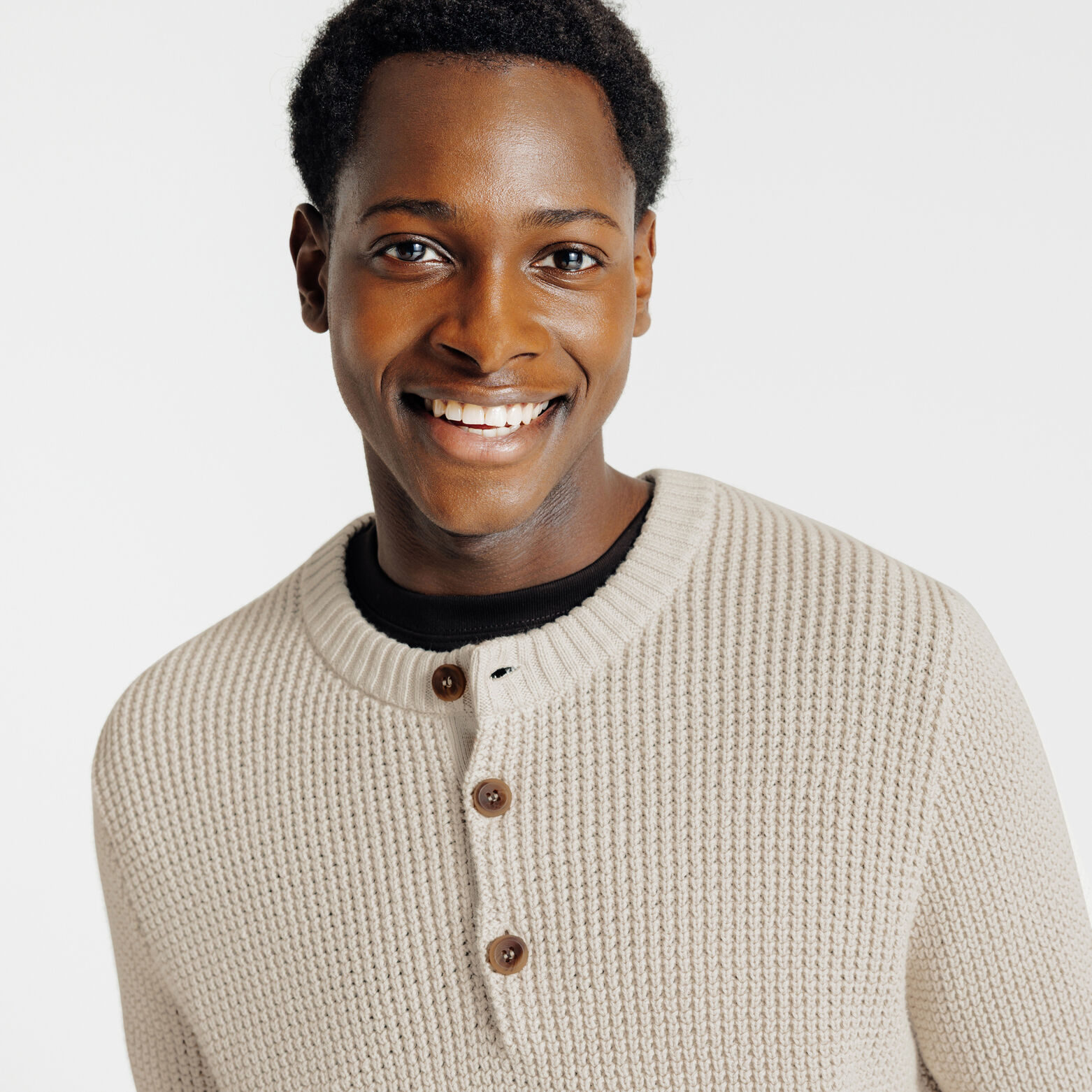 Pull col rond boutonn&eacute; gaufr&eacute;