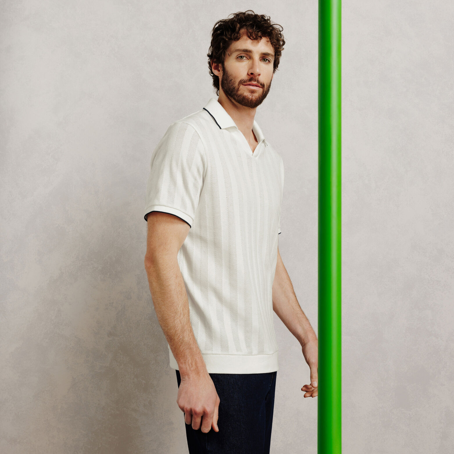 Polo manches courtes col resort textur&eacute;