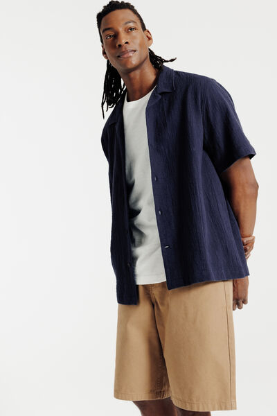 Hemdje in katoen met borduursel achteraan