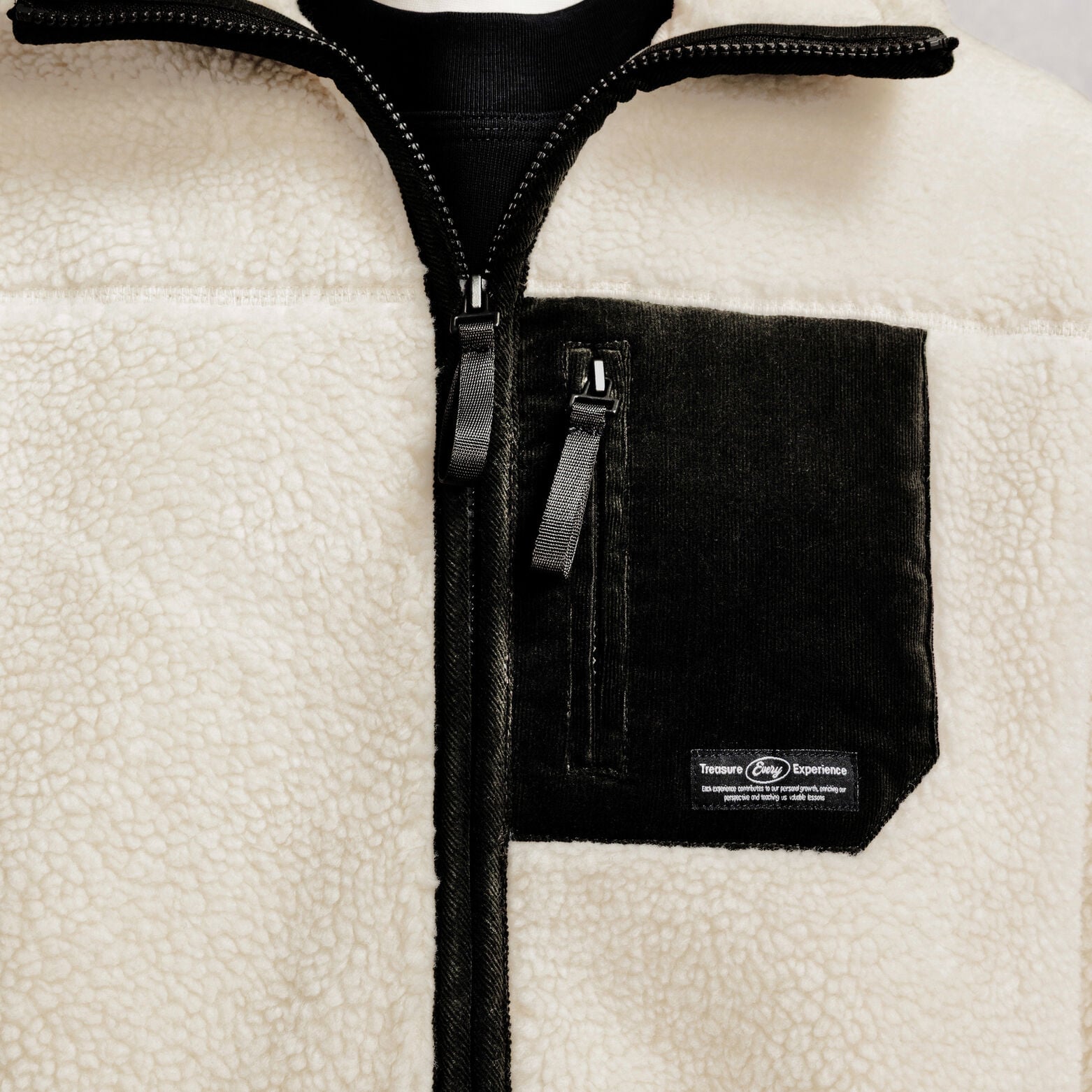 Veste zipp&eacute;e sherpa contrast&eacute;e