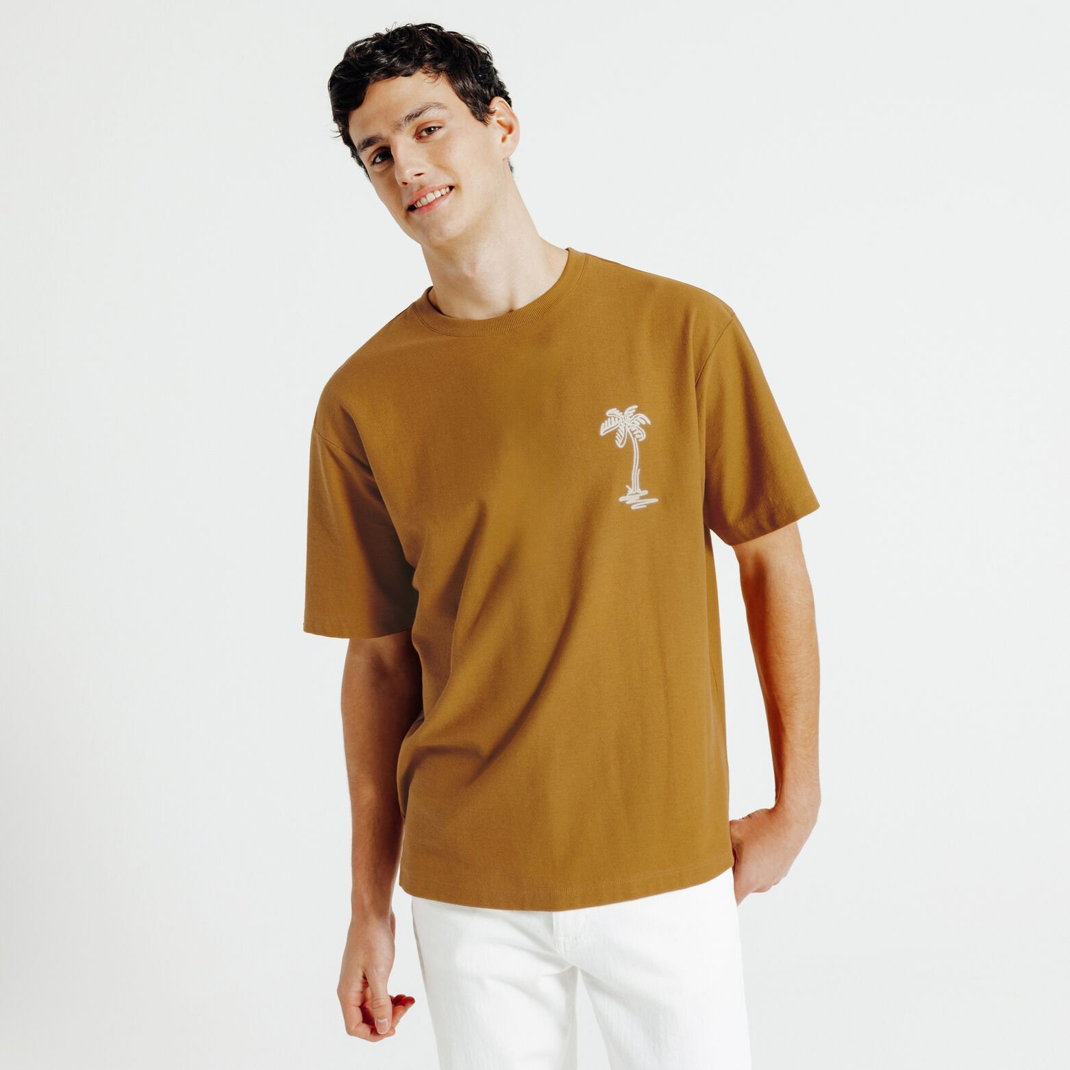 T-shirt in fantasiestof, borduursel voor- en achte