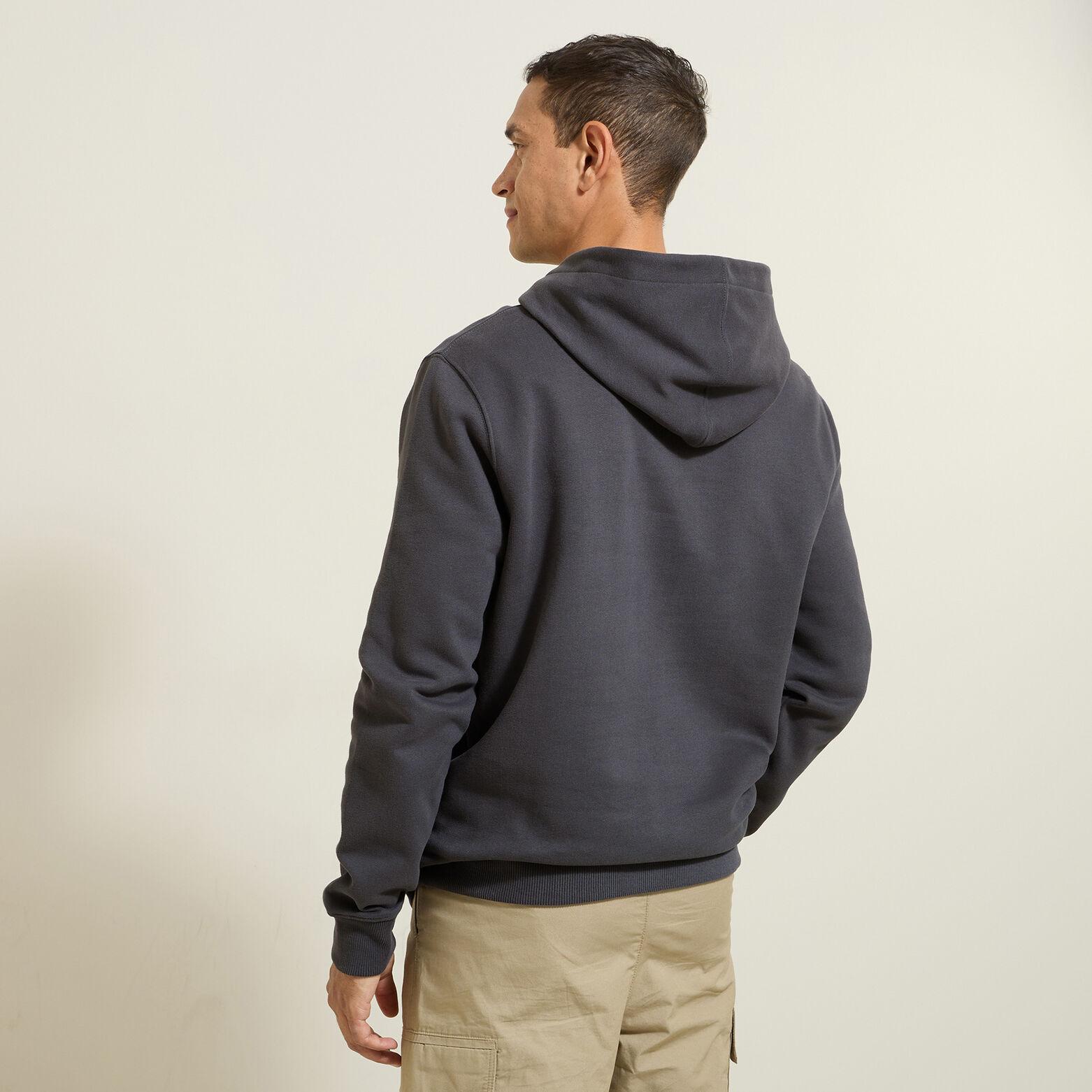 Sweat à capuche animation reliefée