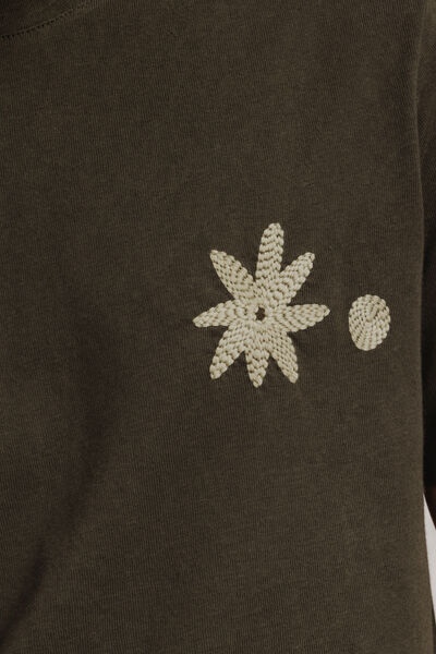 Tee shirt col rond brod&eacute; fleur poitrine