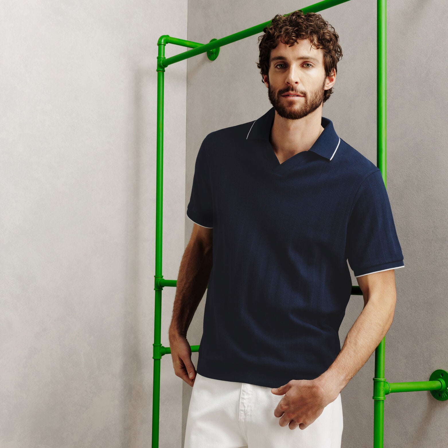 Polo manches courtes col resort textur&eacute;