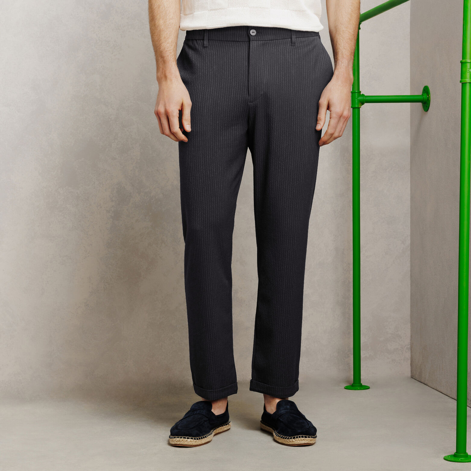 Pantalon tapered 7/8&egrave;me seersucker ray&eacute;