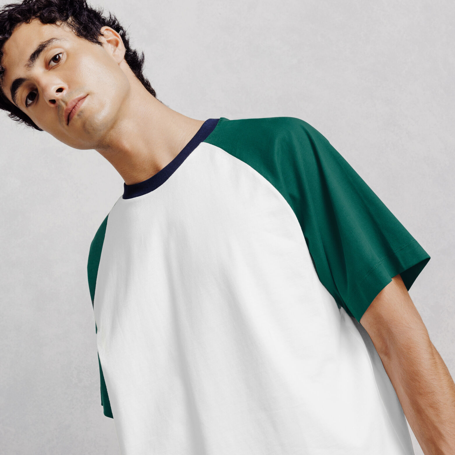 Tee shirt raglan contrast&eacute;