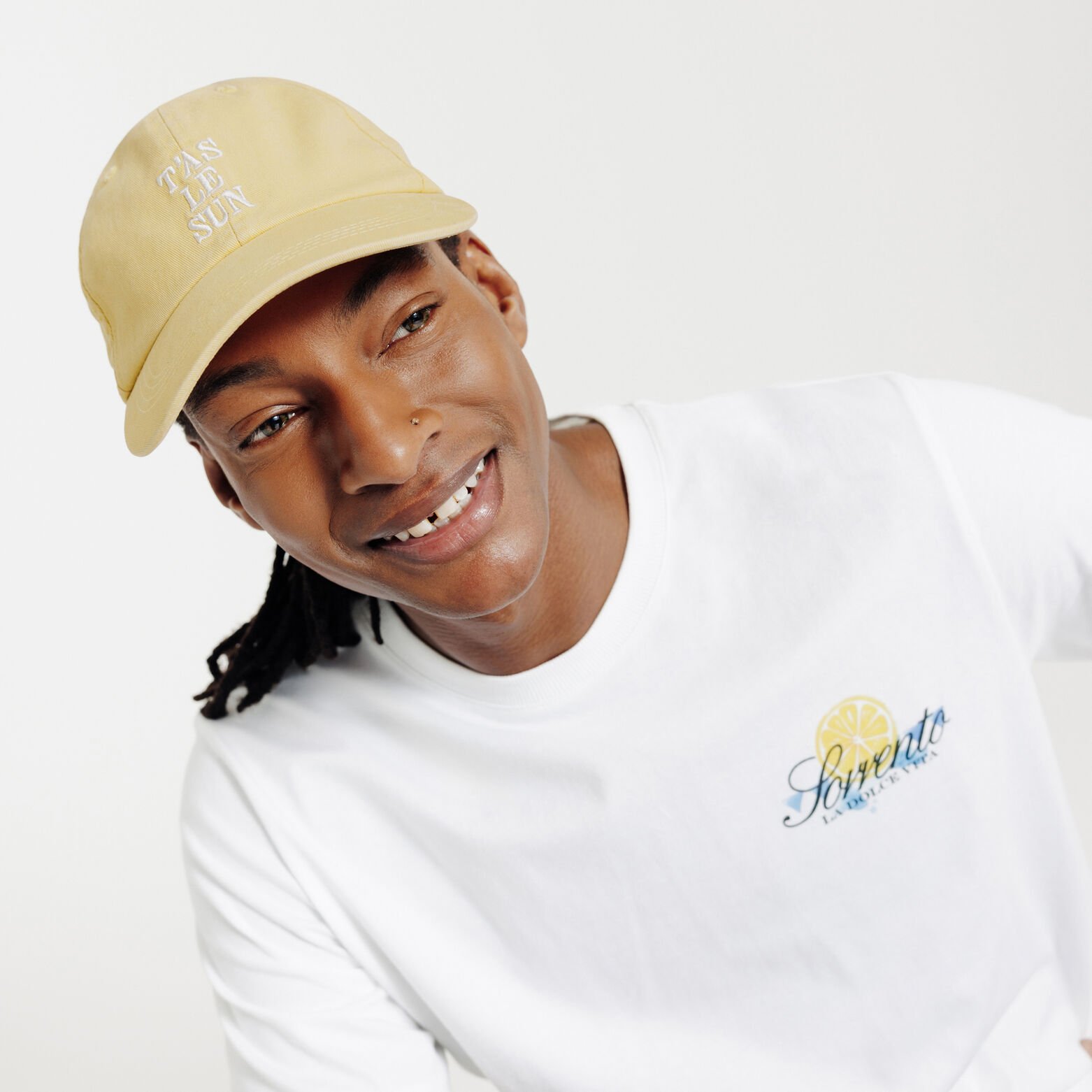 Pet met fantasie-borduursel