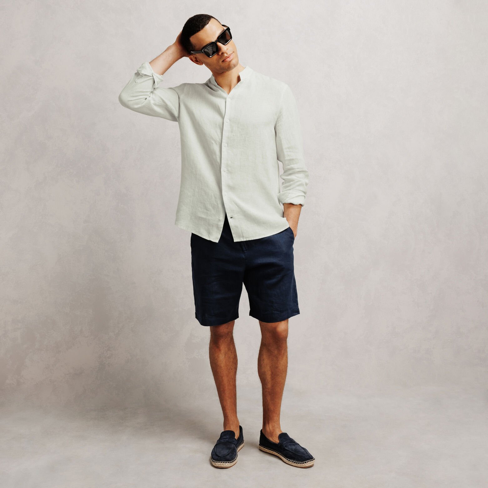 Chemise regular en lin ray&eacute;e col mao