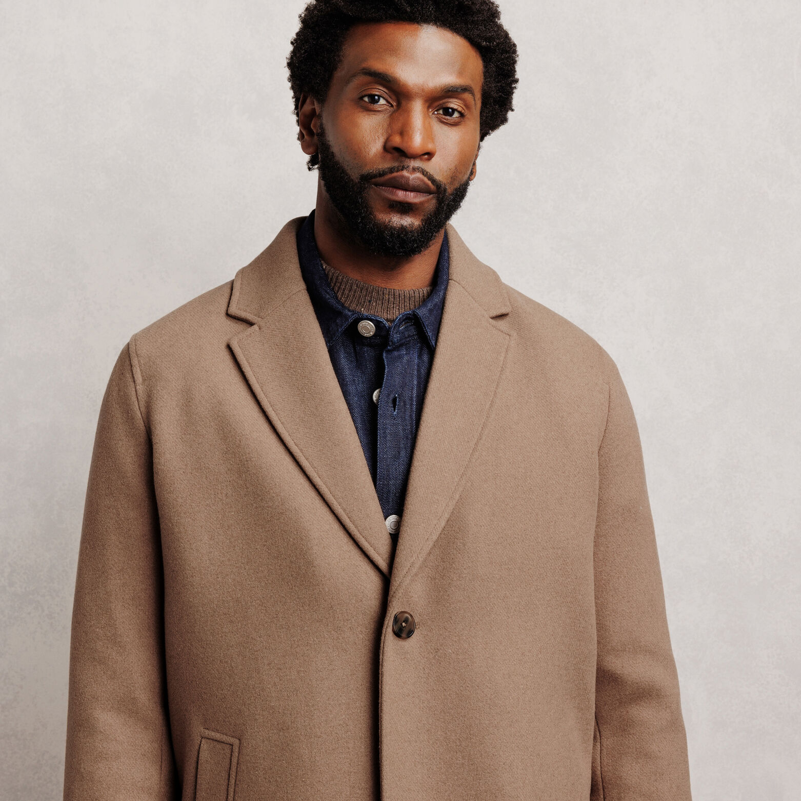 Manteau contenant de la laine col tailleur