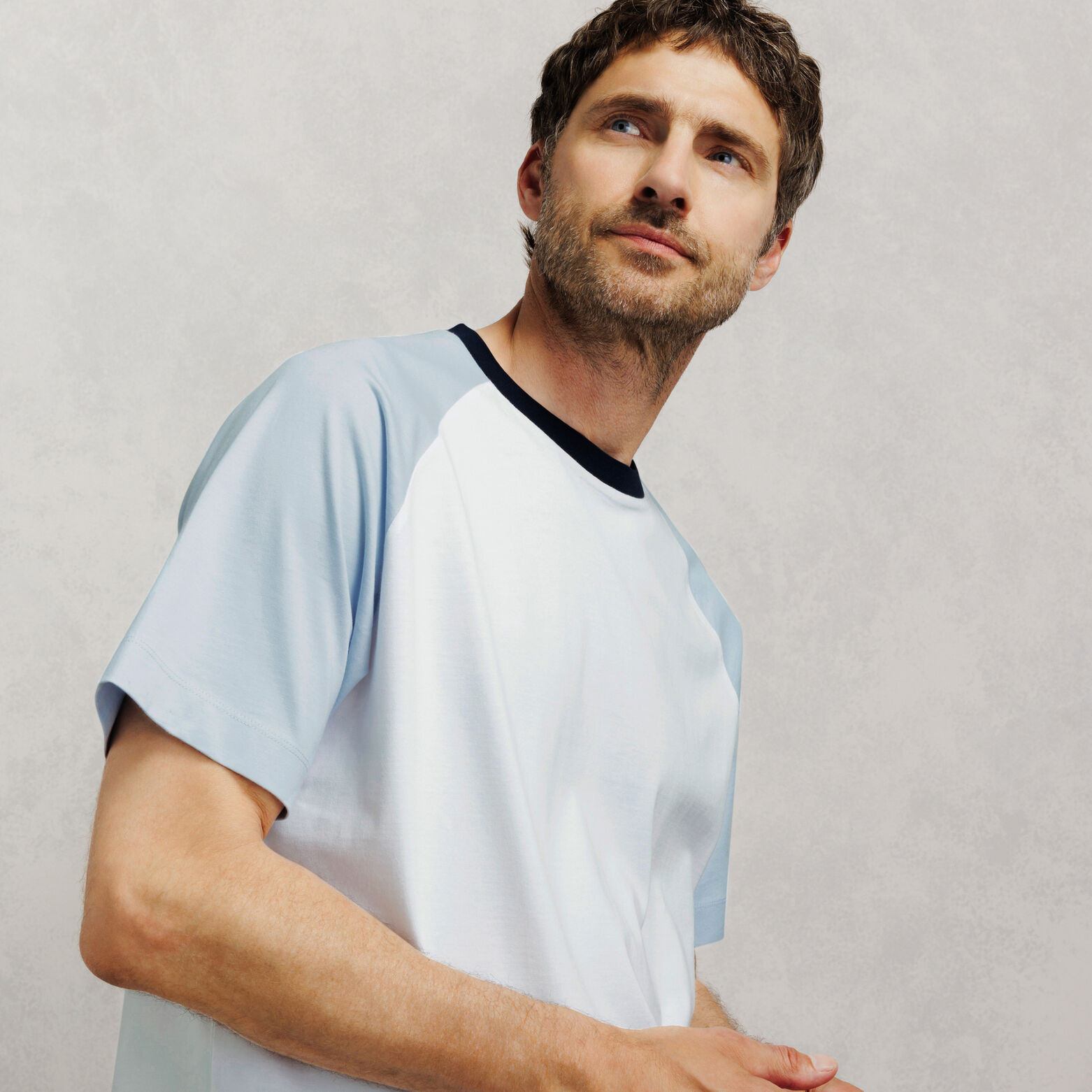 Tee shirt raglan contrast&eacute;