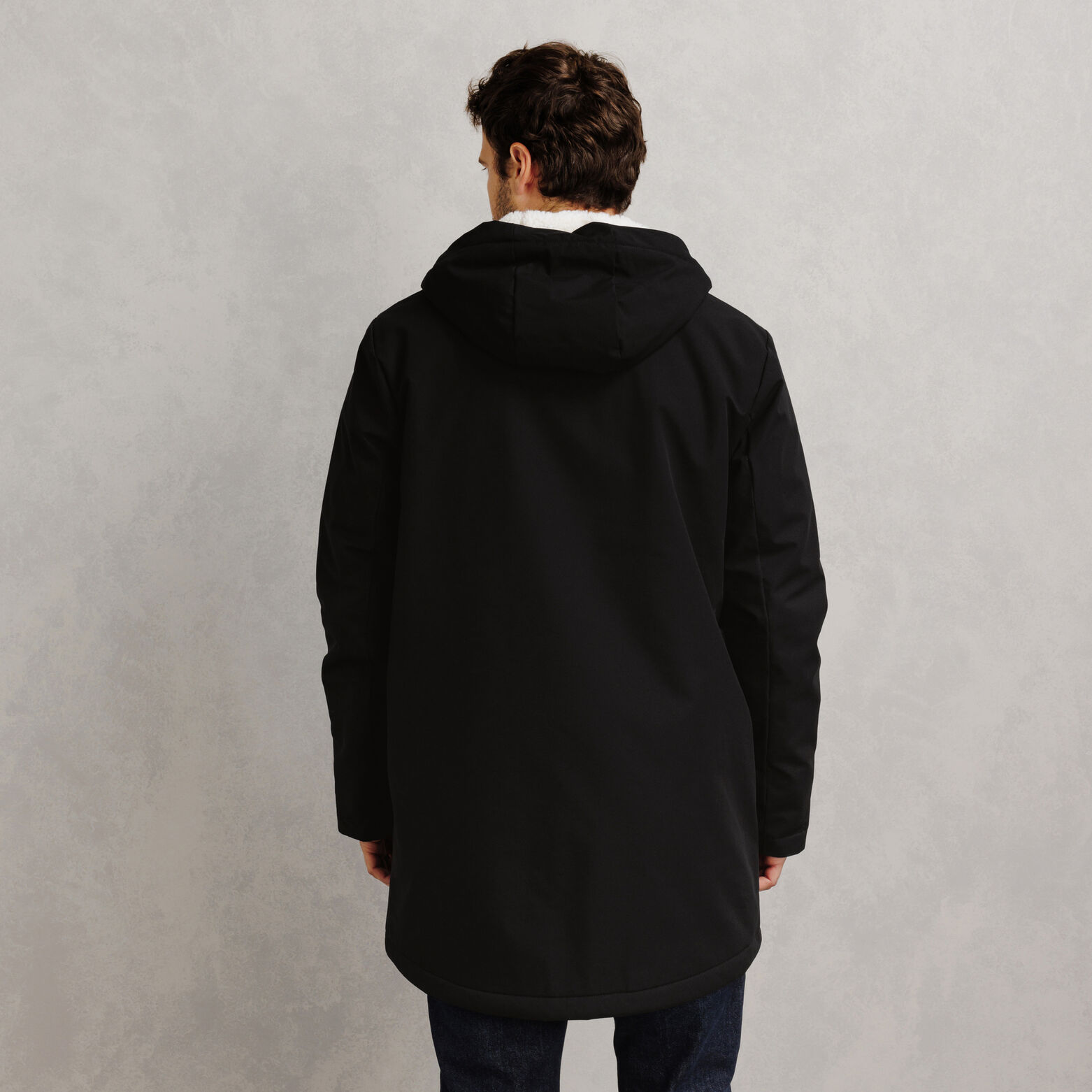 Parka longue &agrave; capuche doubl&eacute;e en sherpa