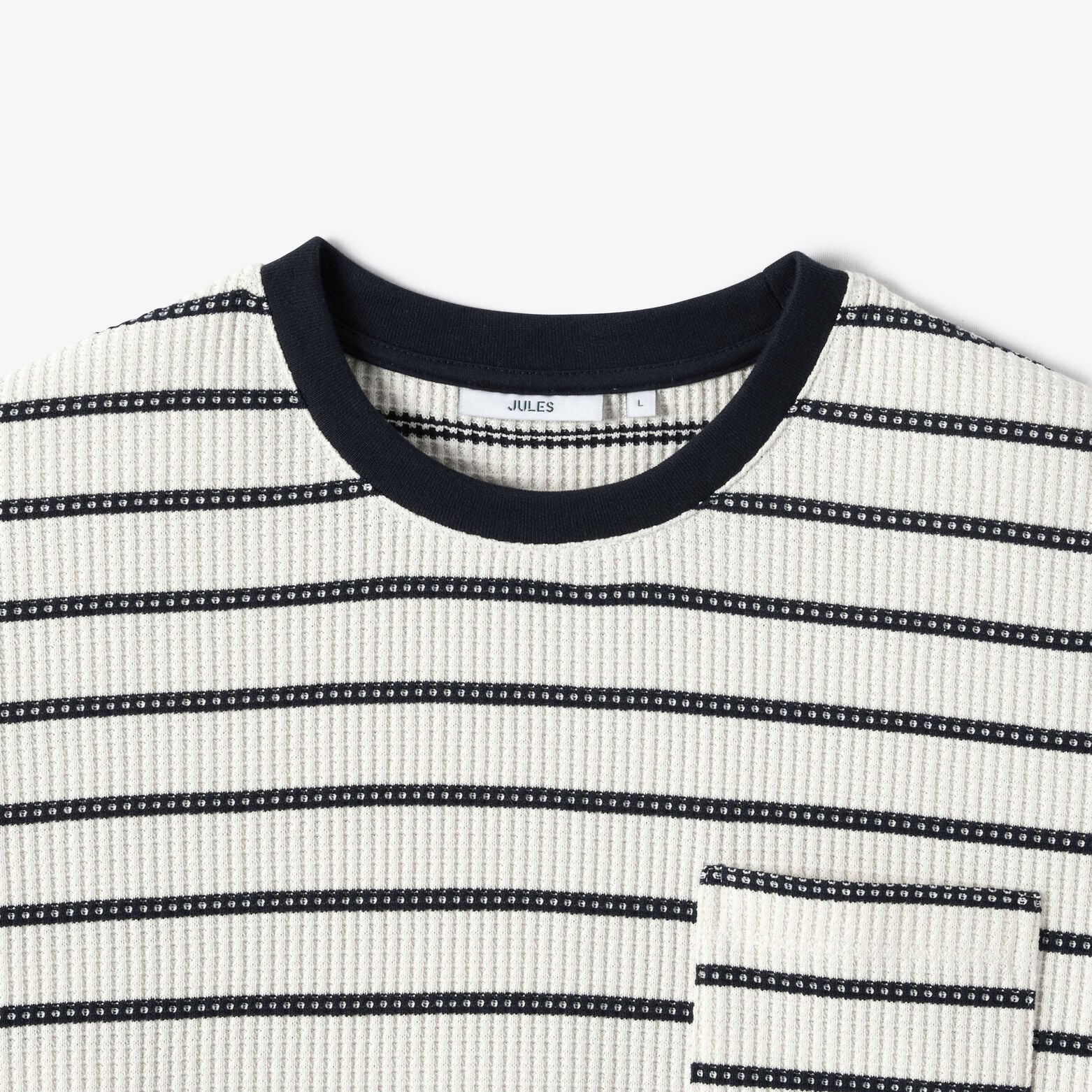 Tee shirt ray&eacute; gaufr&eacute; poche poitrine