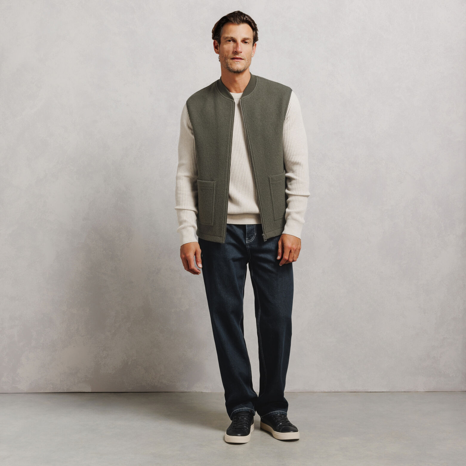 Gilet zipp&eacute; sans manches 100% laine