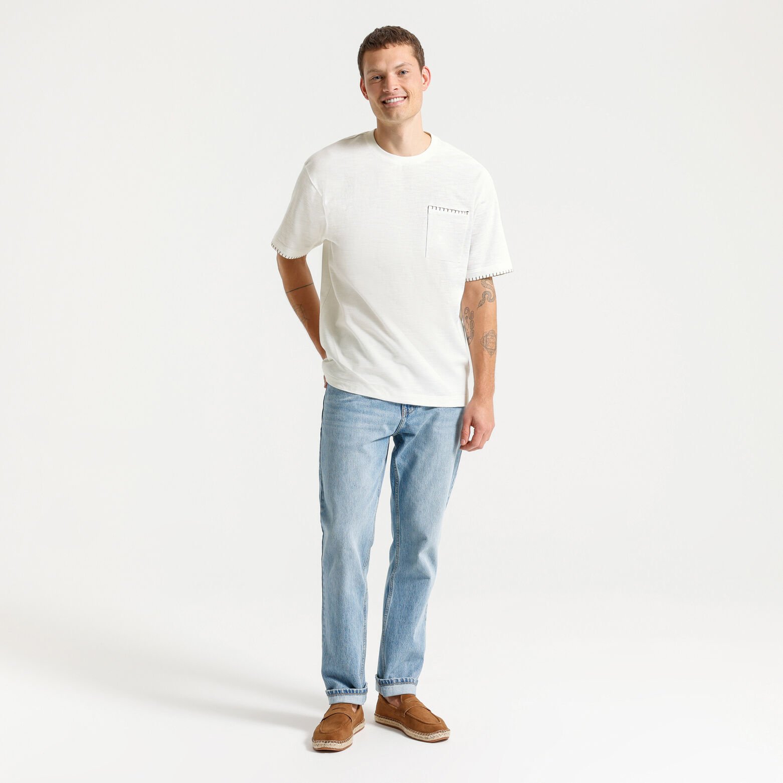 T-shirt in fantasiestof, borduursels mouweinden en