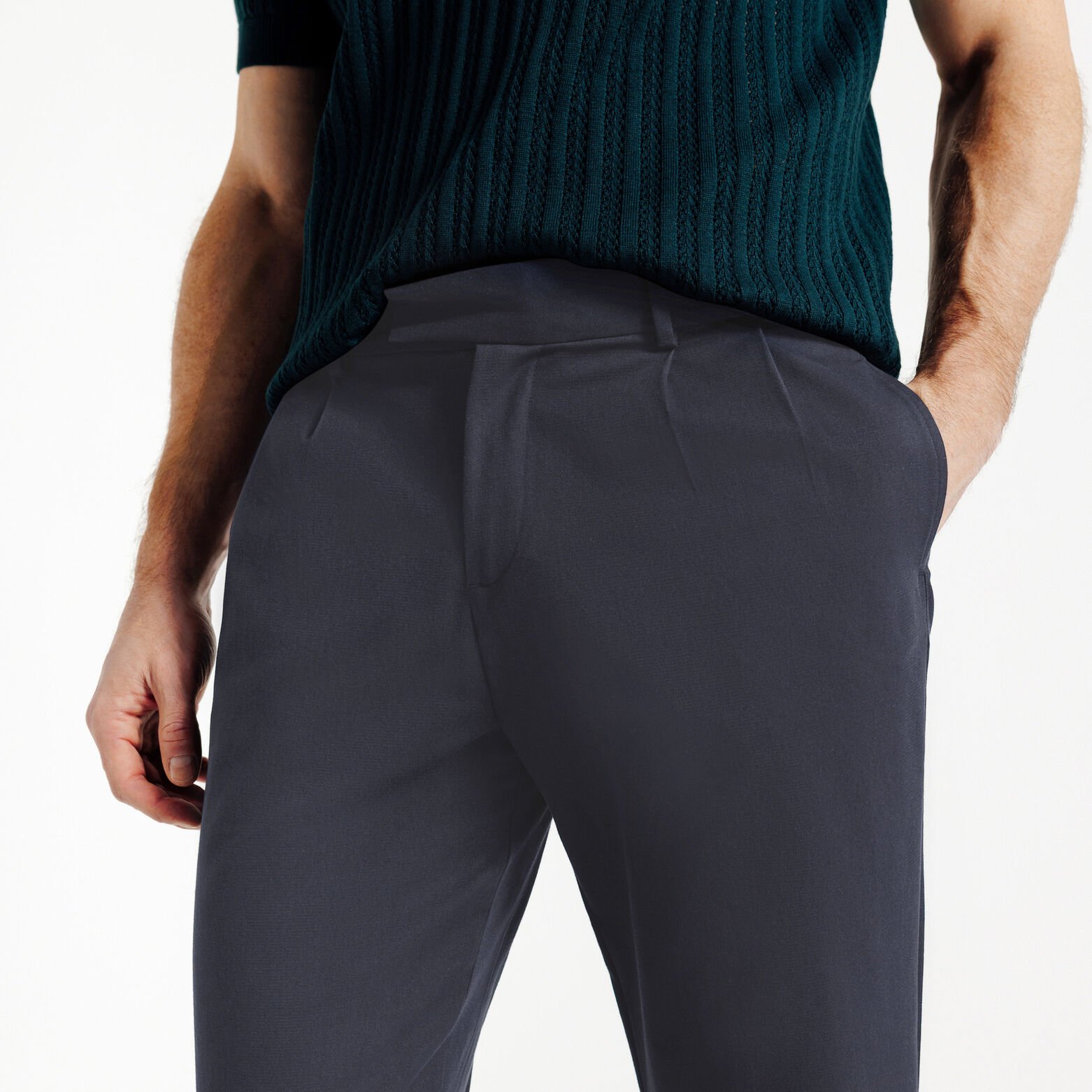 Pantalon chino &agrave; plis