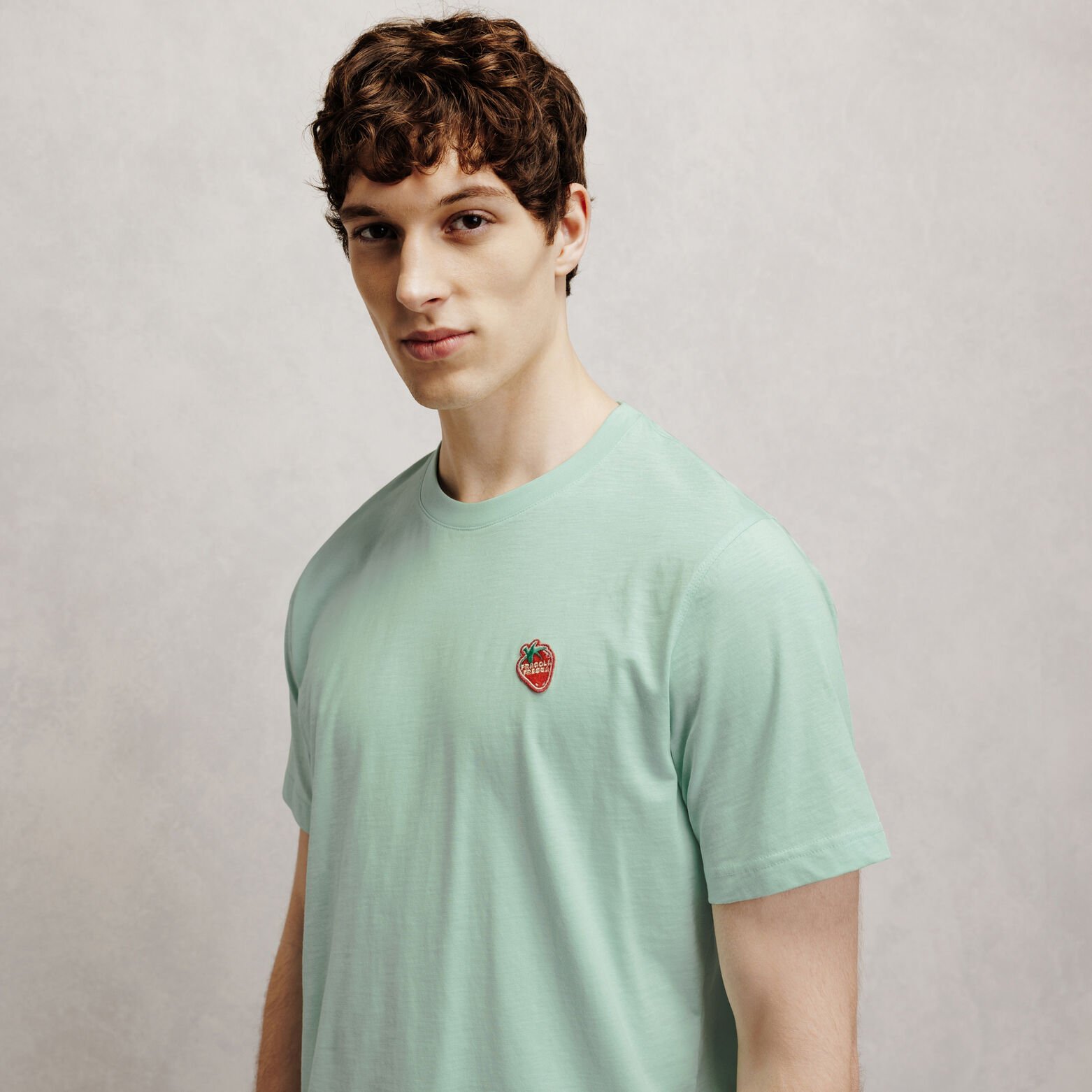 Tee shirt mati&egrave;re flamm&eacute;e broderie poitrine