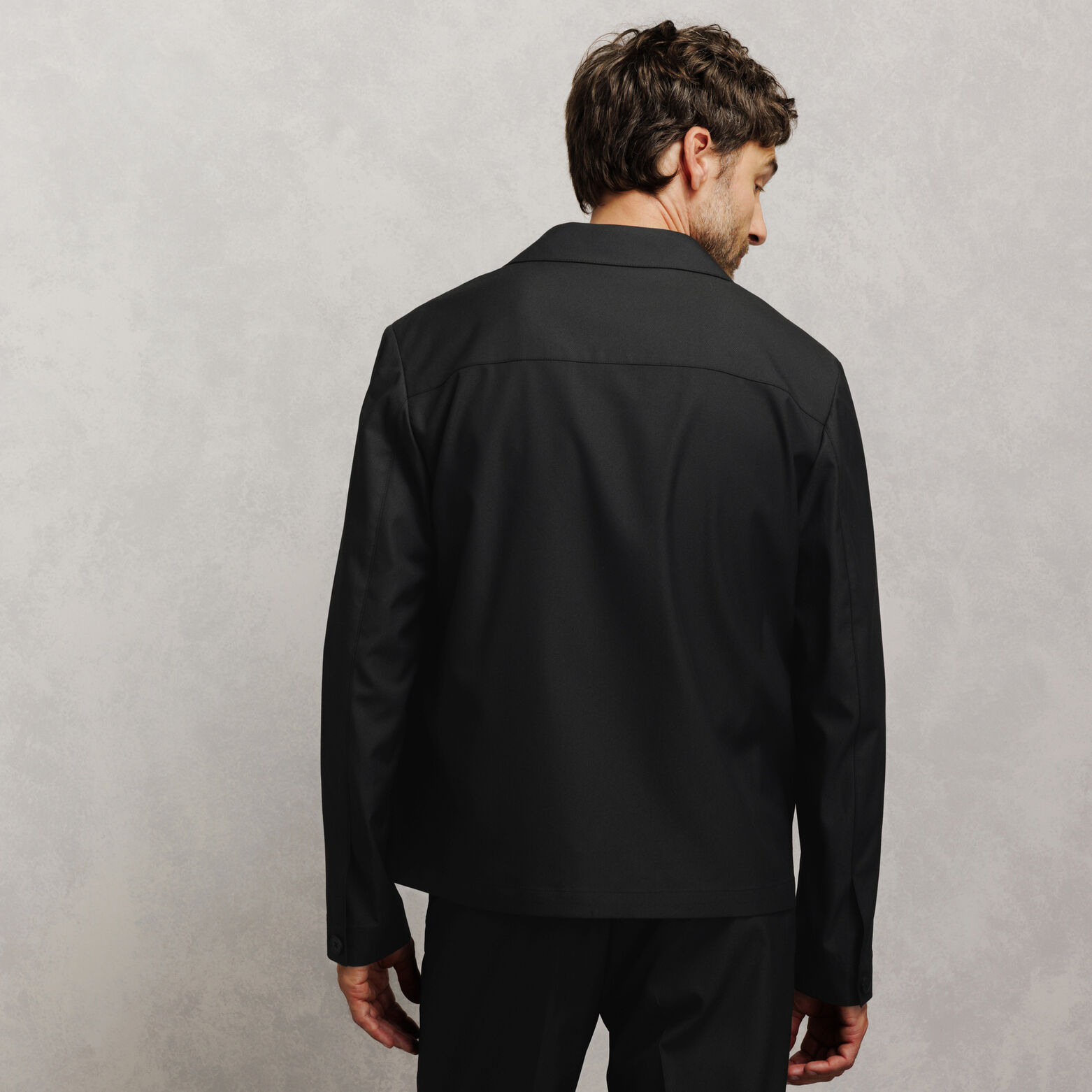 Veste boutonn&eacute;e col requin