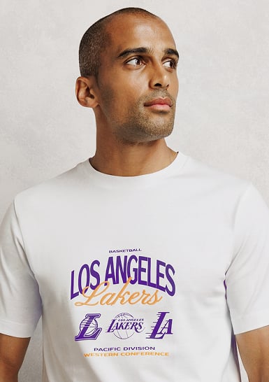 T-shirt blanc NBA Los Angeles Lakers en gros plan