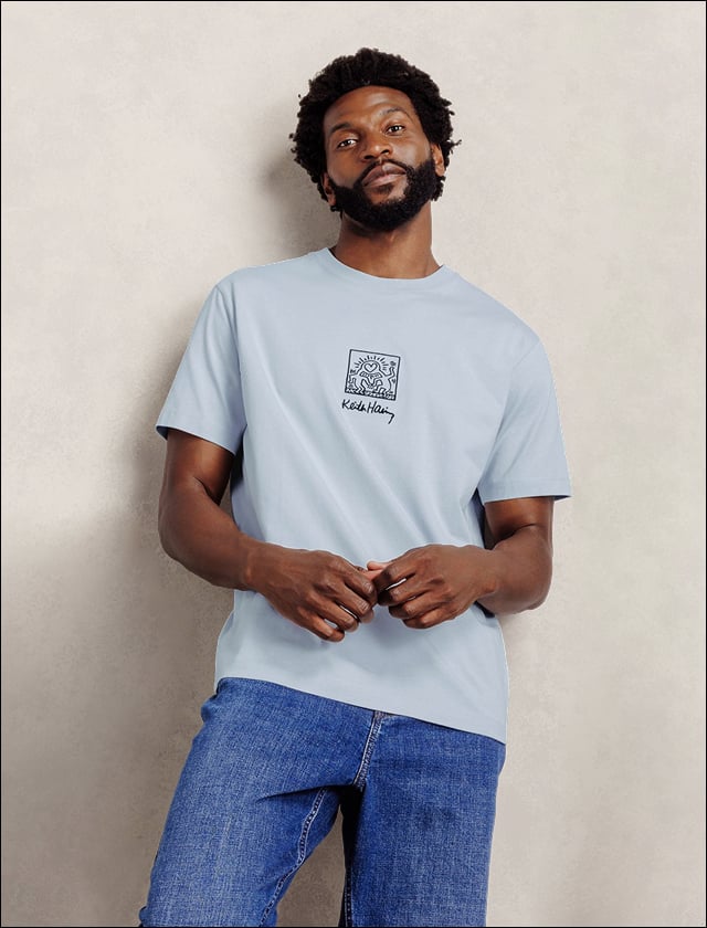 Pièce de la collection l'Art à porter x JULES portée en look complet