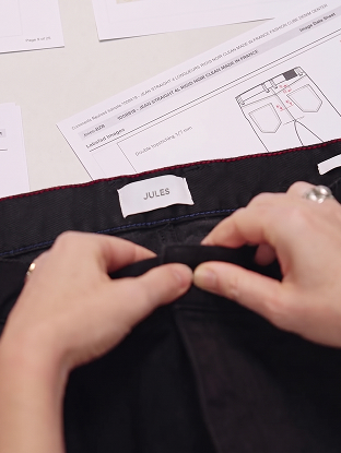 Atelier Jules — un jean se prépare à partir de son dessin technique
