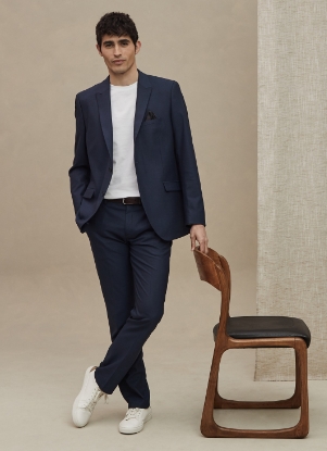 Look décoordonné, costume Bleu