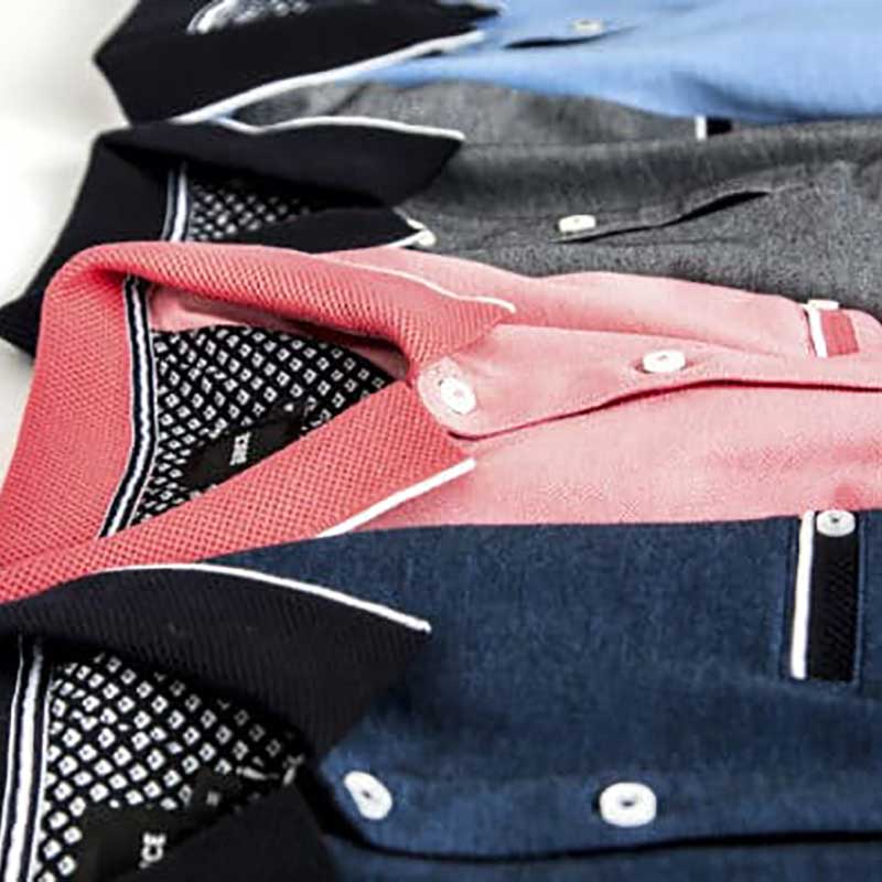 Peut-on rentrer son polo dans son pantalon ?